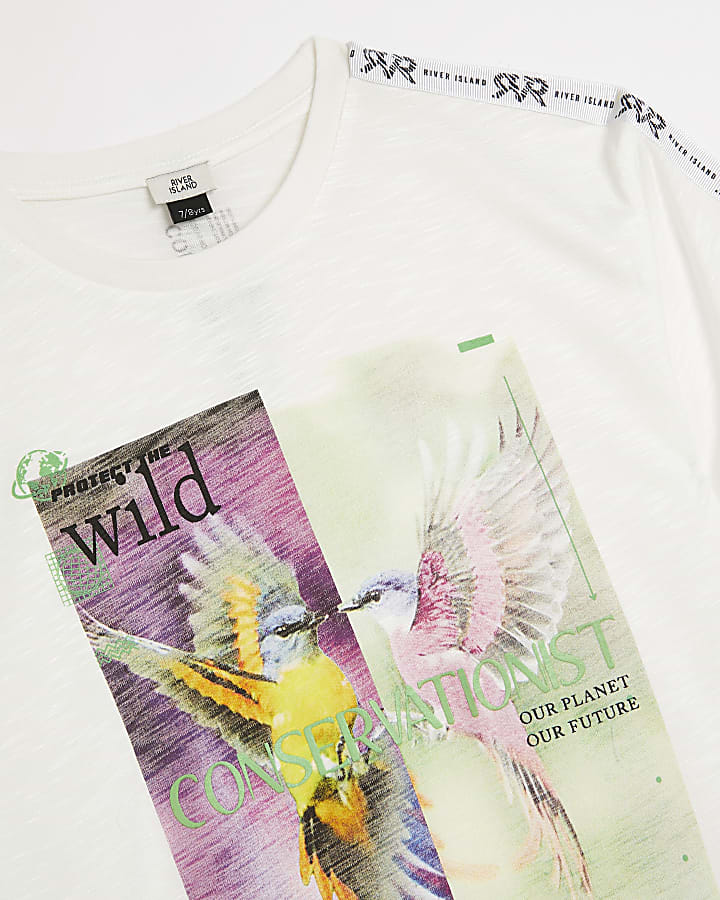 White hummingbird print graphic t-shirt