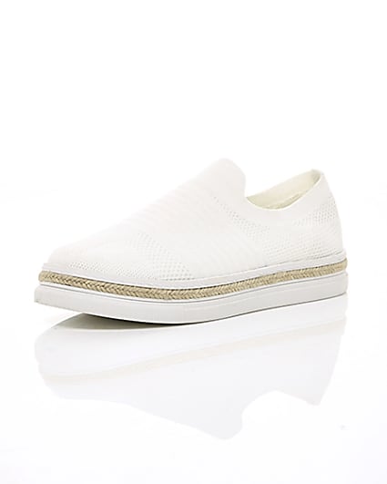 360 degree animation of product White knitted runner espadrille trainers frame-0