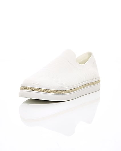 360 degree animation of product White knitted runner espadrille trainers frame-1