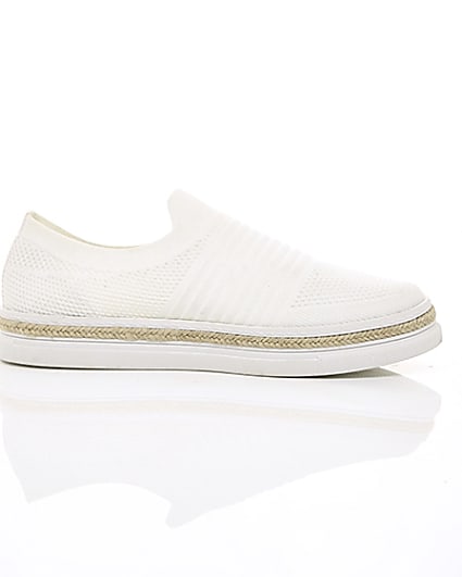 360 degree animation of product White knitted runner espadrille trainers frame-9