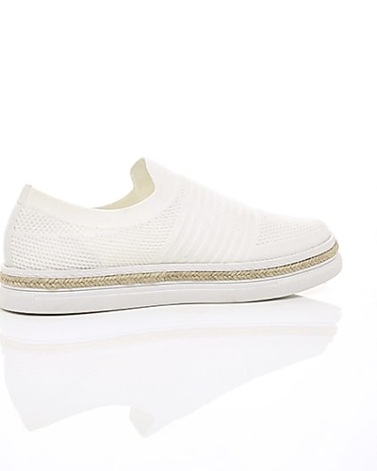 360 degree animation of product White knitted runner espadrille trainers frame-11