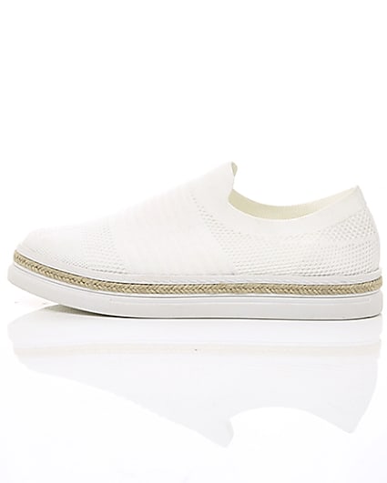 360 degree animation of product White knitted runner espadrille trainers frame-21
