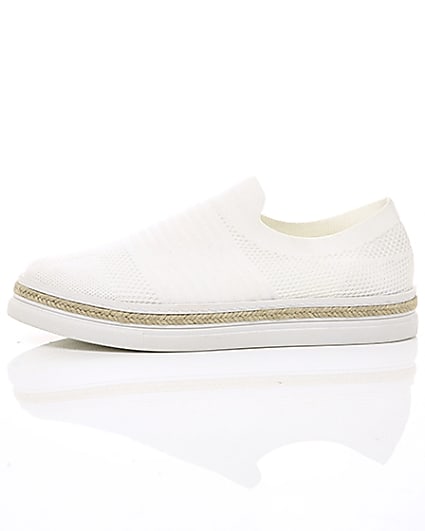 360 degree animation of product White knitted runner espadrille trainers frame-22