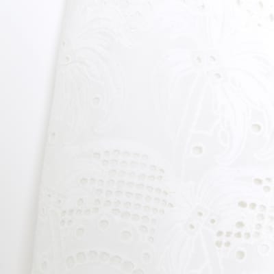 White lace casual shorts