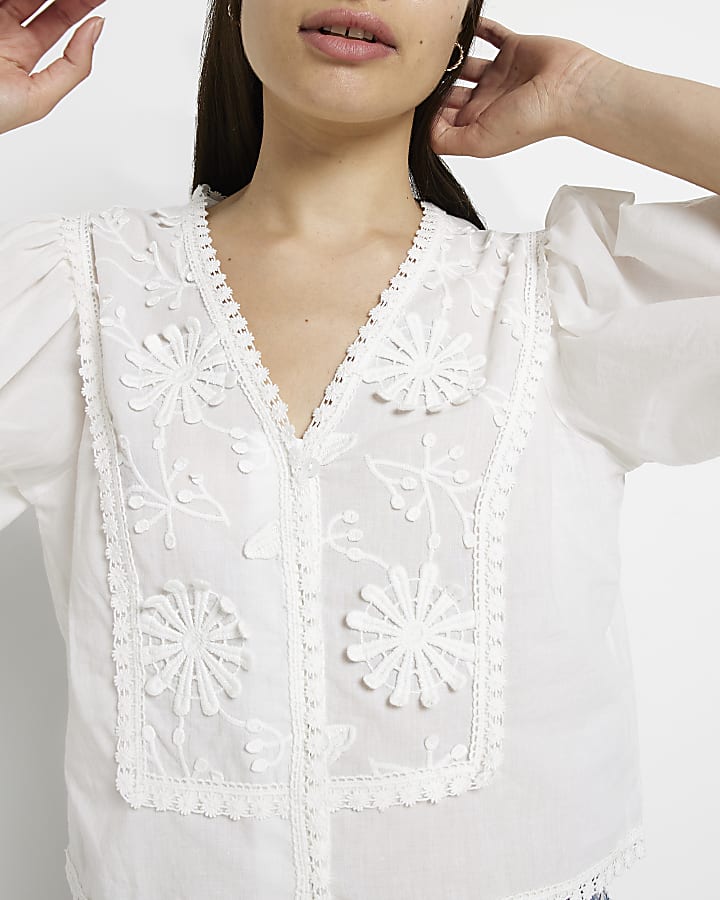 White lace cropped shirt