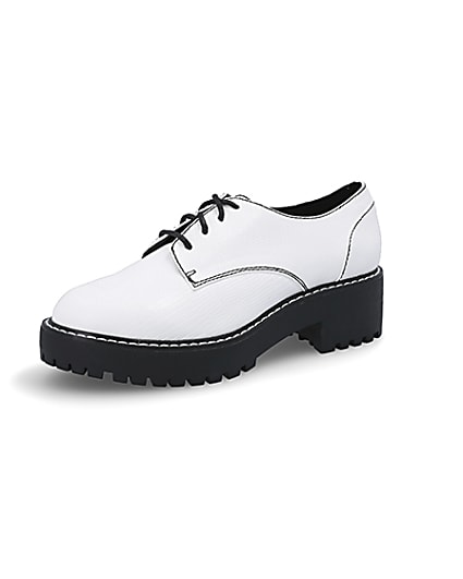 360 degree animation of product White lace up contrast stitch brogues frame-1