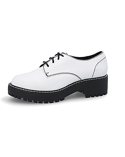 360 degree animation of product White lace up contrast stitch brogues frame-2