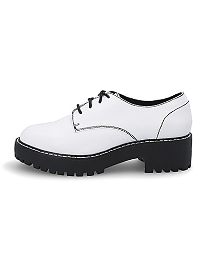 360 degree animation of product White lace up contrast stitch brogues frame-3