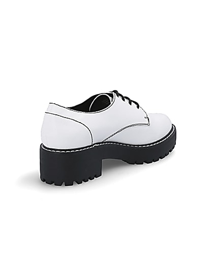 360 degree animation of product White lace up contrast stitch brogues frame-12