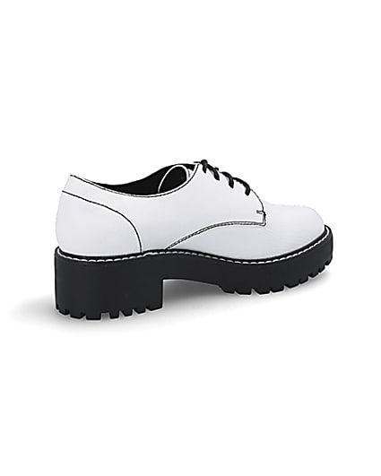 360 degree animation of product White lace up contrast stitch brogues frame-13