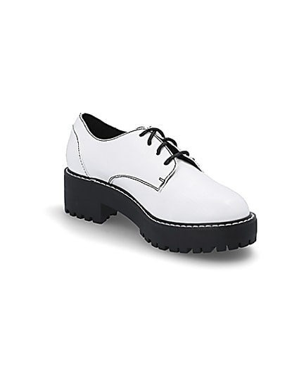360 degree animation of product White lace up contrast stitch brogues frame-18