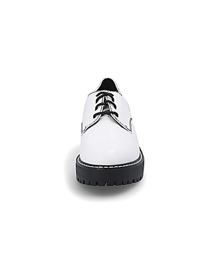360 degree animation of product White lace up contrast stitch brogues frame-21