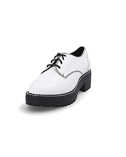360 degree animation of product White lace up contrast stitch brogues frame-23