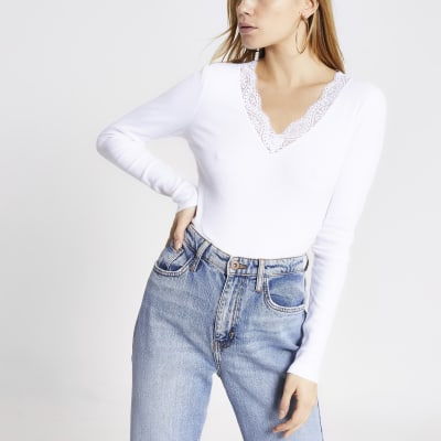 white long sleeve fitted top
