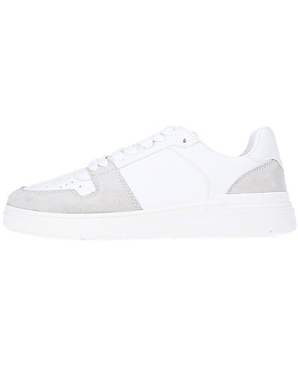360 degree animation of product White low top trainers frame-3
