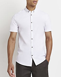 White muscle fit short sleeve shirt