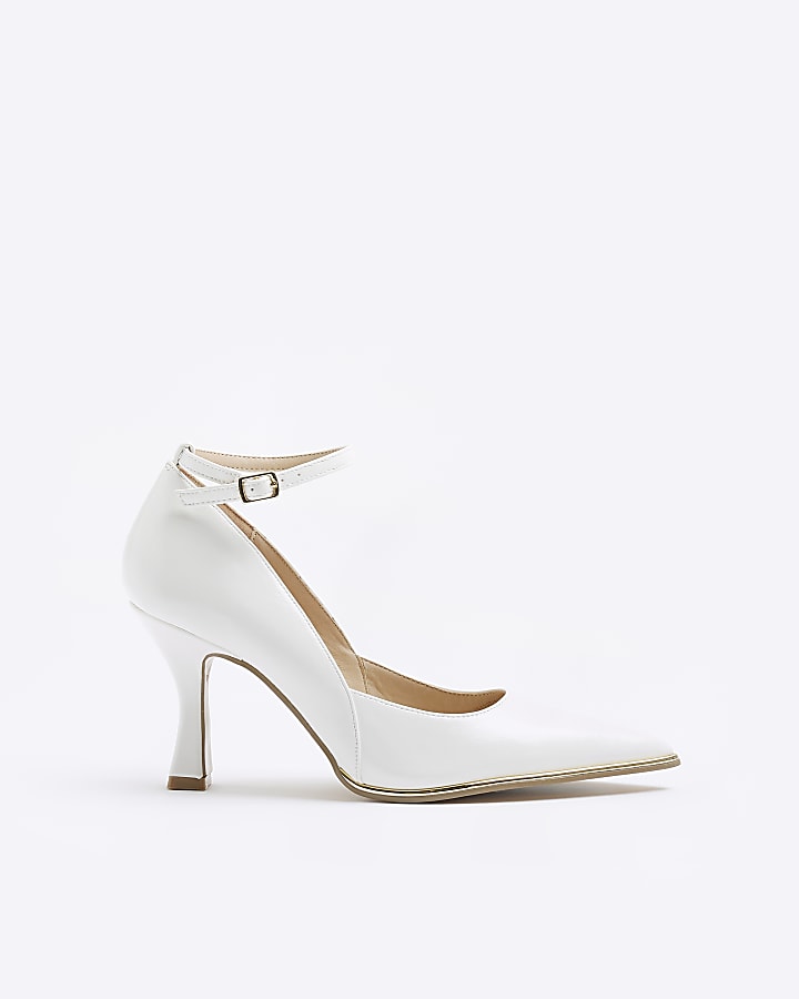 White pointed heeled court shoes