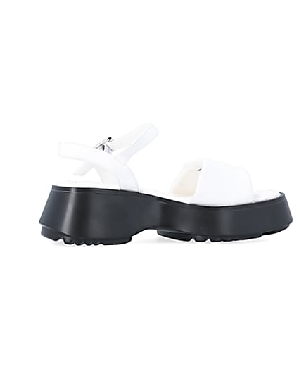 360 degree animation of product White quilted platform sandals frame-14