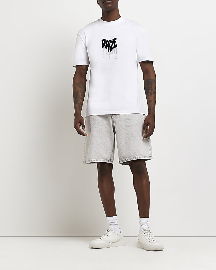 White Regular fit Graphic t-shirt