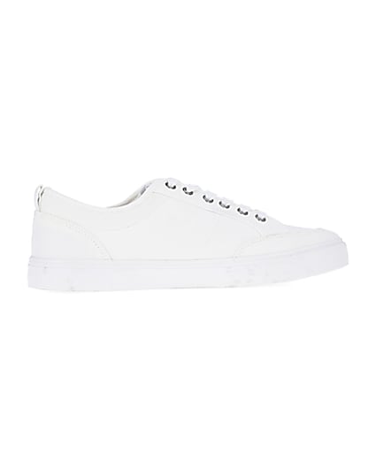 360 degree animation of product White RI lace up plimsolls frame-14