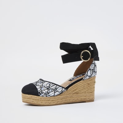 White RI monogram boucle wedges