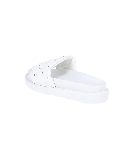 360 degree animation of product White RI padded chunky quilted sliders frame-6