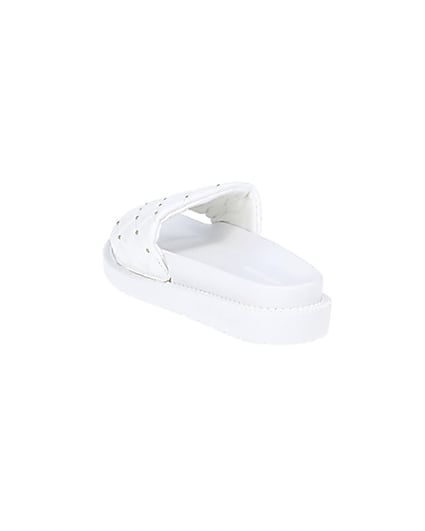 360 degree animation of product White RI padded chunky quilted sliders frame-7