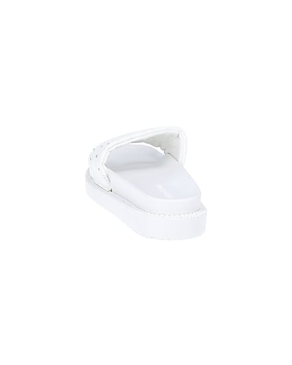 360 degree animation of product White RI padded chunky quilted sliders frame-8