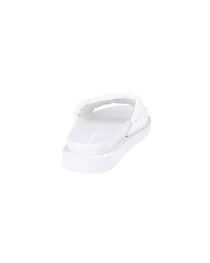 360 degree animation of product White RI padded chunky quilted sliders frame-10