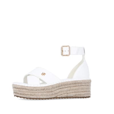 360 degree animation of product White wide espadrille flatform sandals frame-2