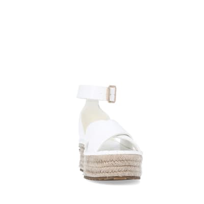 360 degree animation of product White wide espadrille flatform sandals frame-20