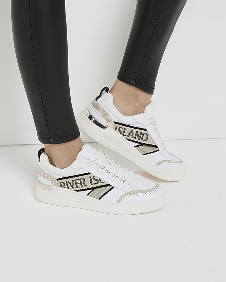 White wide fit RI branded trainers