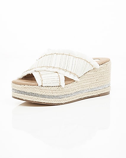 360 degree animation of product White woven chain trim espadrille wedges frame-0