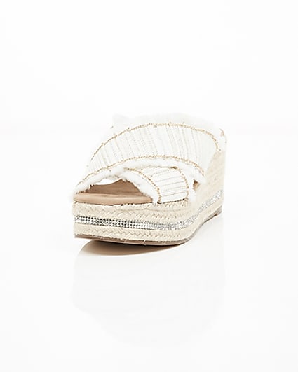 360 degree animation of product White woven chain trim espadrille wedges frame-2