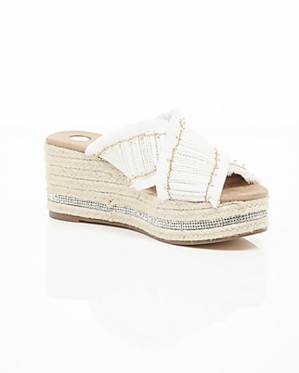 360 degree animation of product White woven chain trim espadrille wedges frame-7