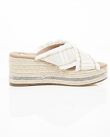 360 degree animation of product White woven chain trim espadrille wedges frame-10