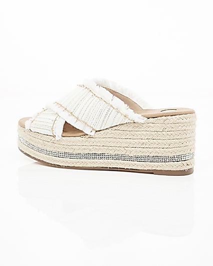 360 degree animation of product White woven chain trim espadrille wedges frame-20