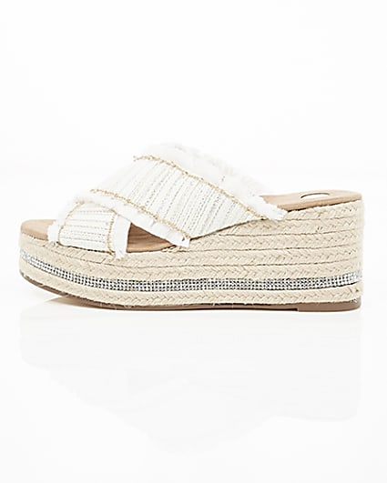 360 degree animation of product White woven chain trim espadrille wedges frame-21