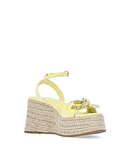 360 degree animation of product Yellow chain detail flatform wedges frame-18