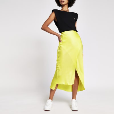 yellow midi skirt outfit
