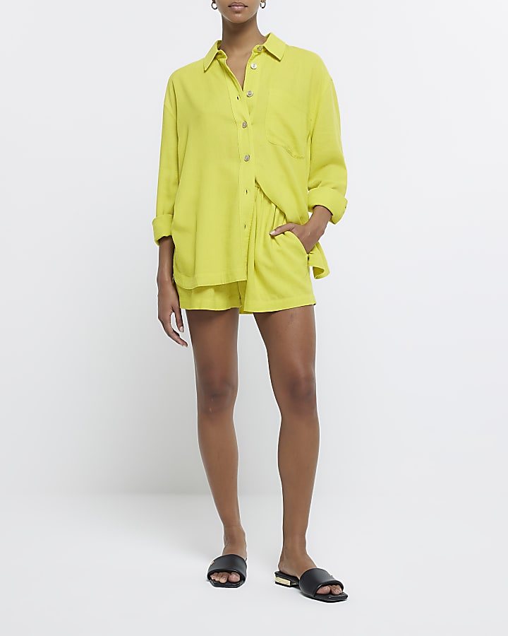 Yellow shorts with linen