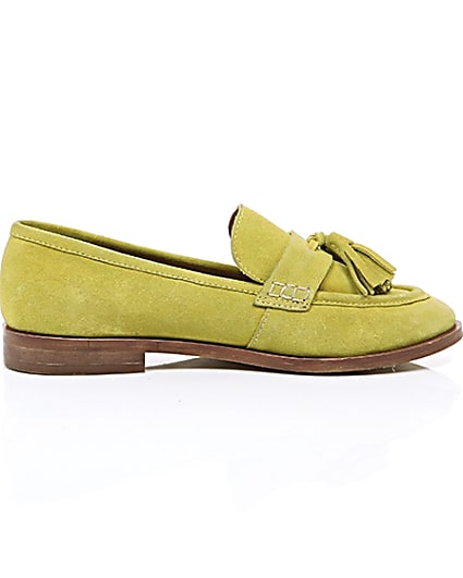 360 degree animation of product Yellow suede tassel loafers frame-10